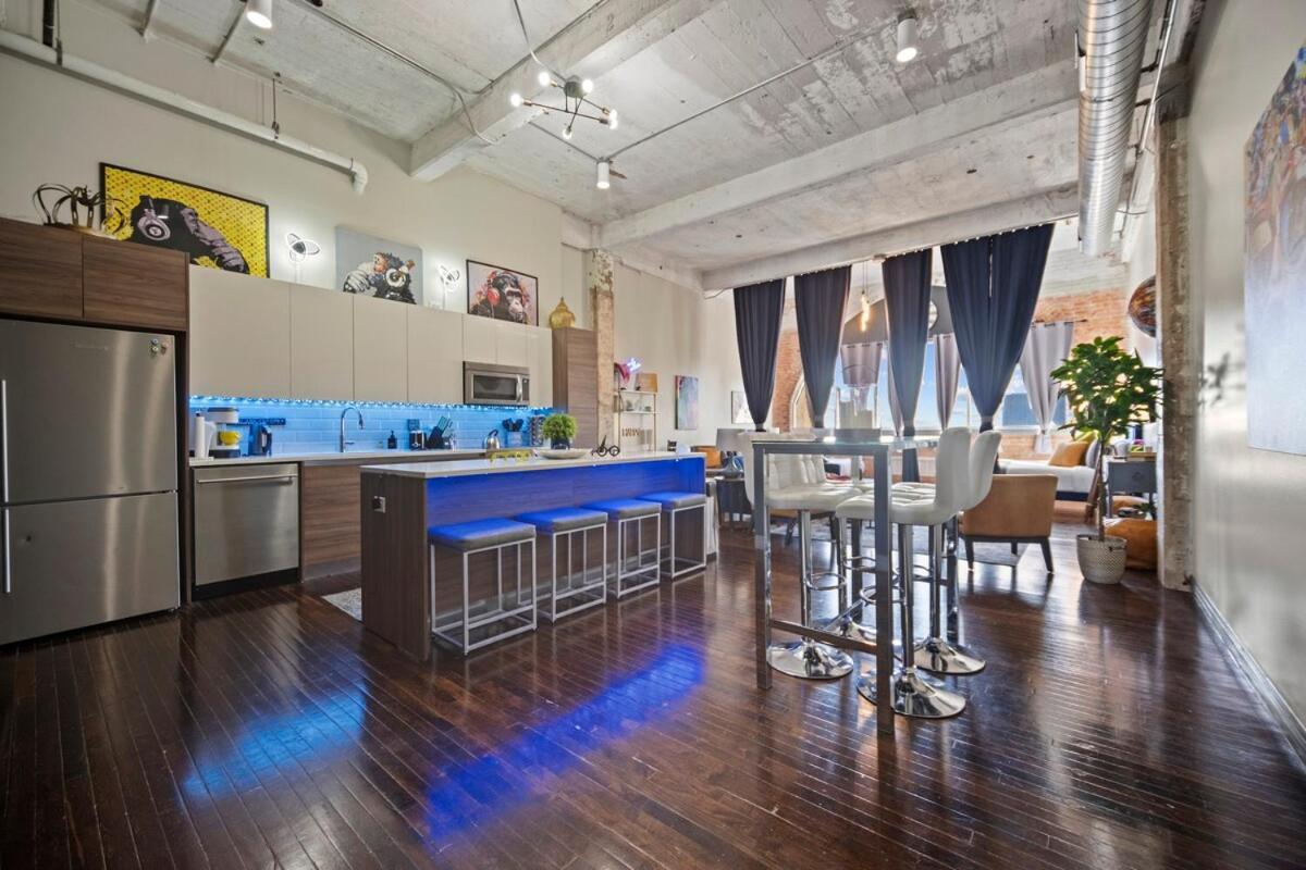 Downtown Penthouse Close To Convention Center Dallas