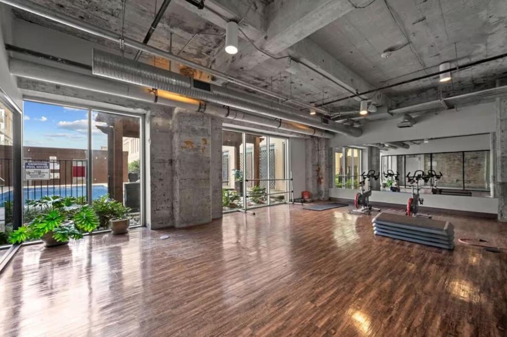 Downtown Penthouse Close To Convention Center *