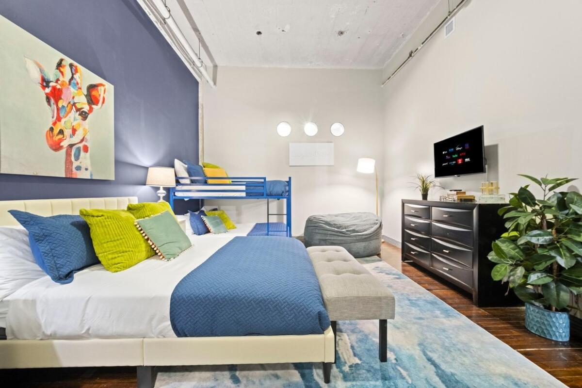 Downtown Penthouse Close To Convention Center Apartment *