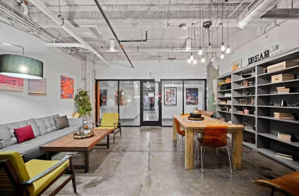 Downtown Penthouse Close To Convention Center Dallas