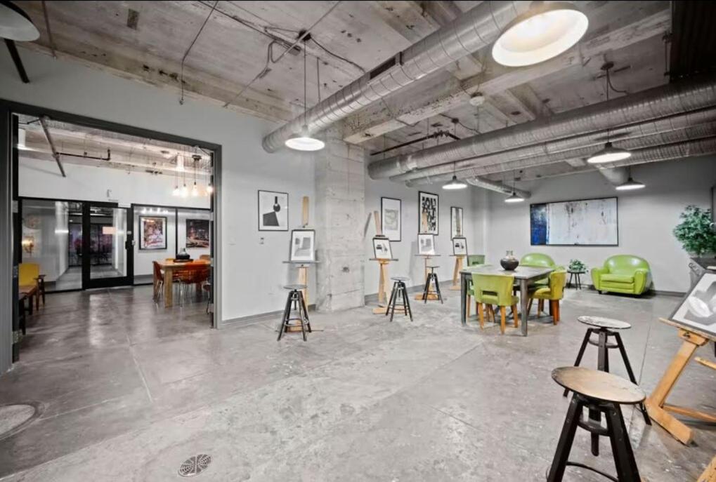 Downtown Penthouse Close To Convention Center Apartment *
