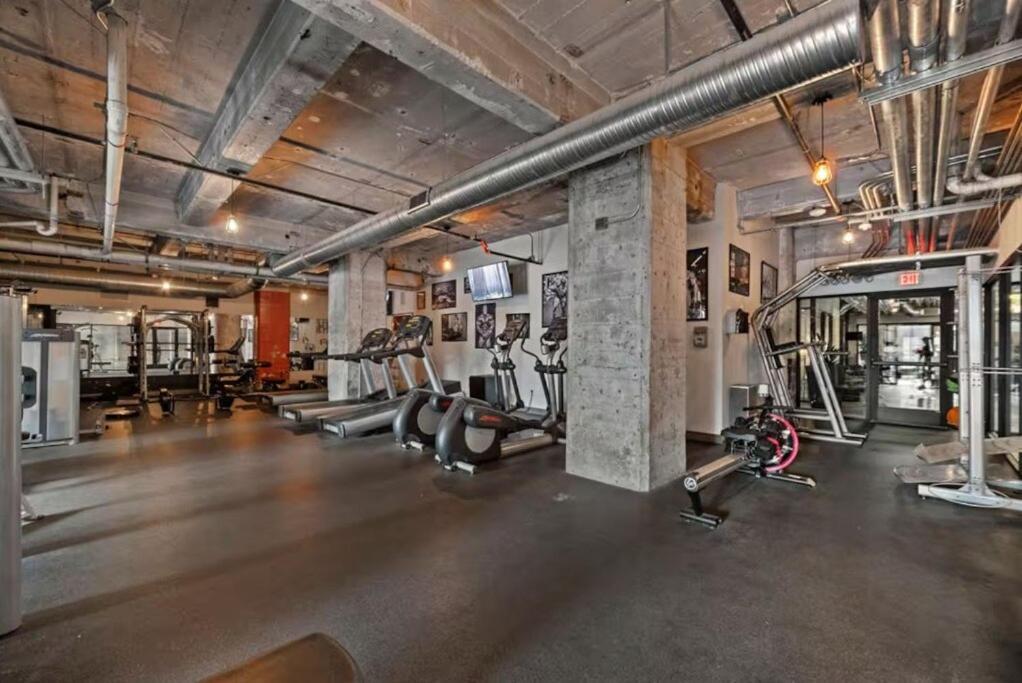 Downtown Penthouse Close To Convention Center Apartment *