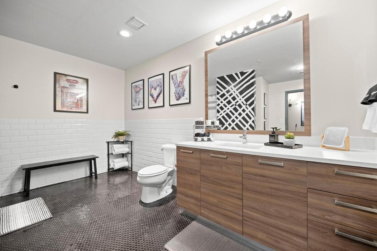 Downtown Penthouse Close To Convention Center Dallas